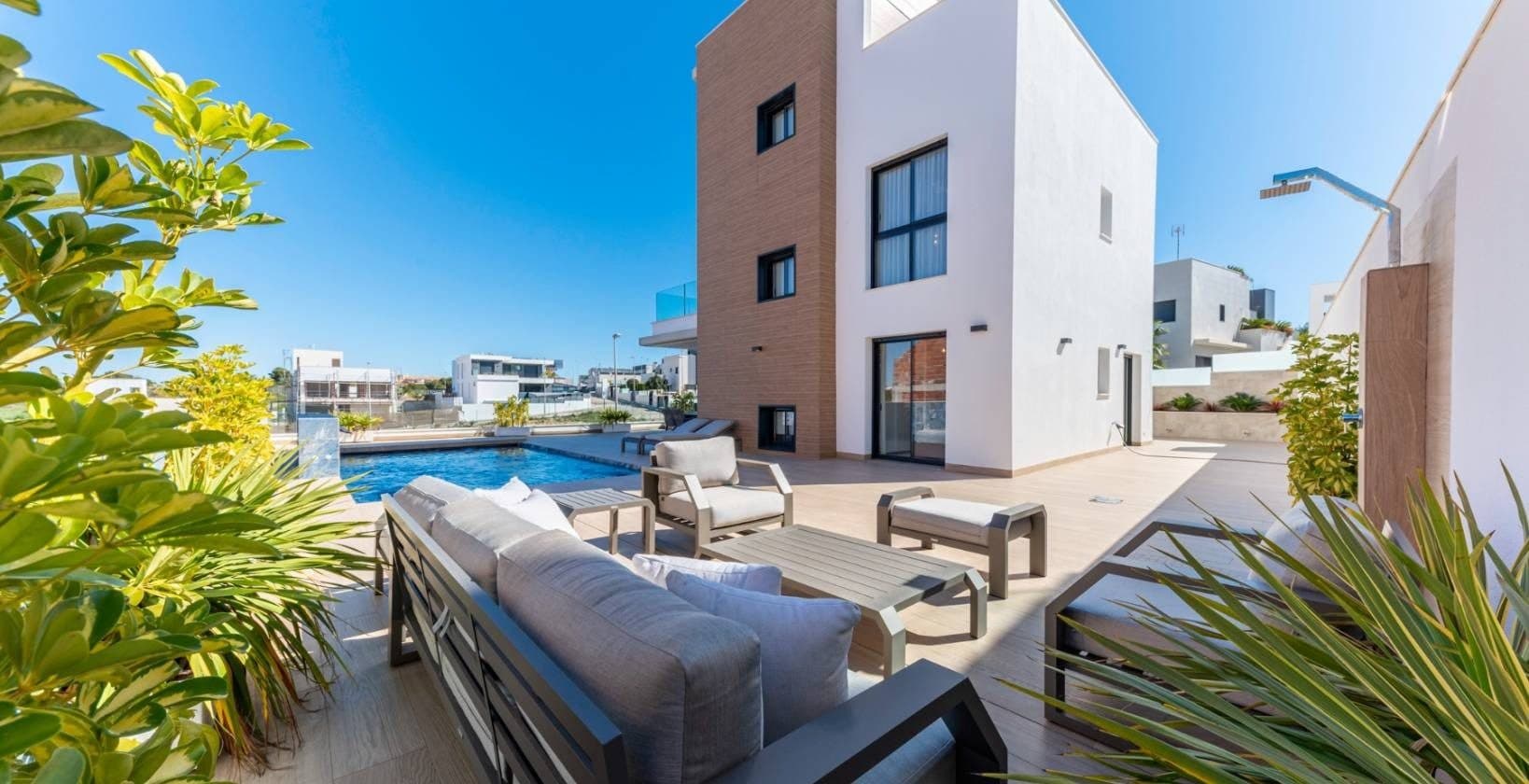 Amay Deluxe · Villa Silvia llave en mano